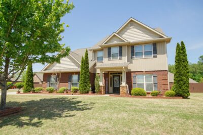 Large lot, home for sale, Meridianville Alabama, Front Photo, Beautiful landscape, Large lot, Inspitation pointe subdivision, realtor John Wesley Brooks