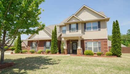 Large lot, home for sale, Meridianville Alabama, Front Photo, Beautiful landscape, Large lot, Inspitation pointe subdivision, realtor John Wesley Brooks