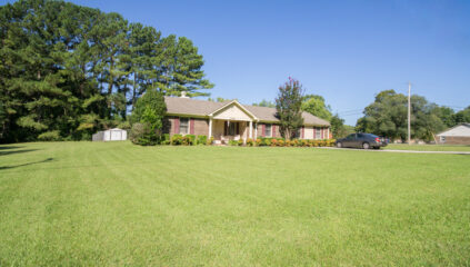 Move In Ready. Huntsville Alabama, Corner lot,