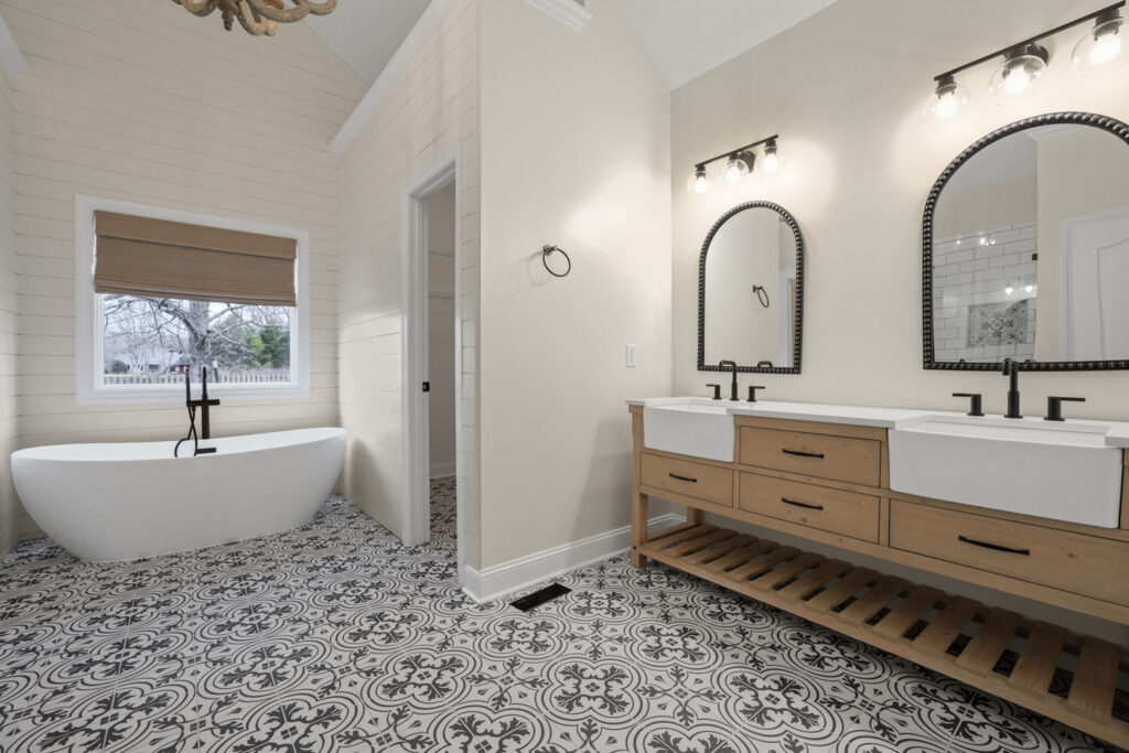 Master Bathroom, HGTV BATHROOM, Black and White, Soaking tub, Modern Fixtures, Realtor John Wesley Brooks, Huntsville, Alabama