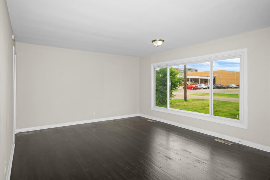 Family room, renovated hardwood floors, centrally located in Huntsville