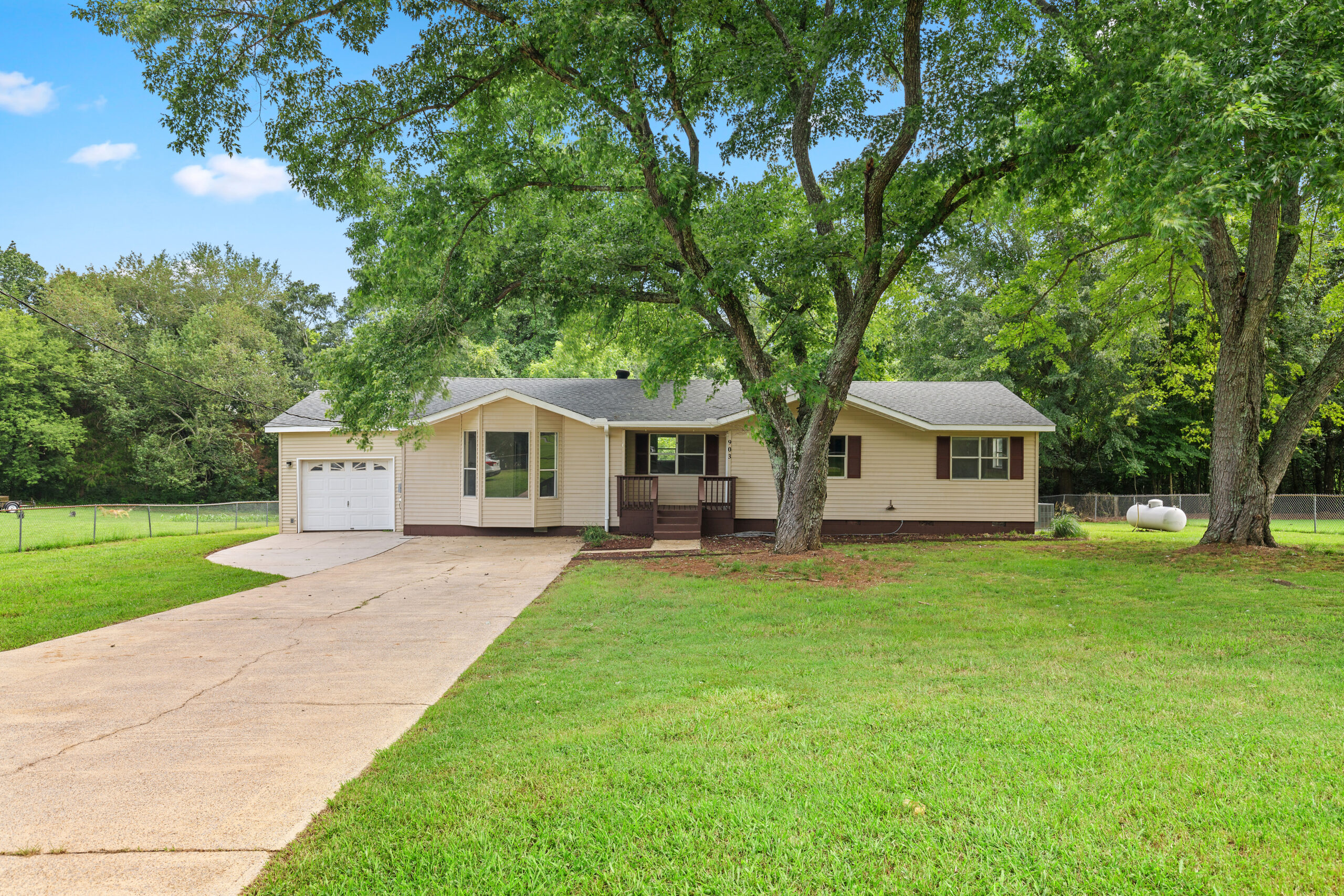 903 Wess Taylor Rd, Huntsville, Alaska 35811