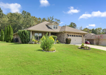 Huntsville Alabama-HomeForsaele-Lazy Oak-Front Photo-:Lush landscape-Best Realtor John Wesley Brooks-Green grass-brick home for sale