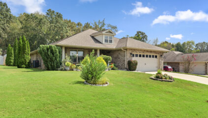 Huntsville Alabama-HomeForsaele-Lazy Oak-Front Photo-:Lush landscape-Best Realtor John Wesley Brooks-Green grass-brick home for sale
