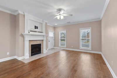 Open floor plan, fireplace, hardwood floors, ceiling fan. Lake Forest Townhouse, listed by the best realtor in Huntsville John Wesley Brooks