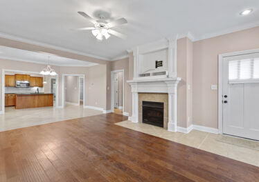 Townhouse, Fireplace, Gas Fireplace, smooth ceiling, hardwood floors, open floor plan, Lake Forest Townhouse, Listed by John Wesley Brooks, Best Huntsville Realtor