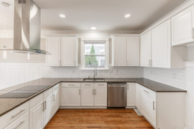 White cabinet kitchen, renovated Blossomwood home, Recess can lights, new features, hardwood floors, modern stainless steel appliances, gray walls, home for sale by John Wesley Brooks, Top Huntsville Realtor