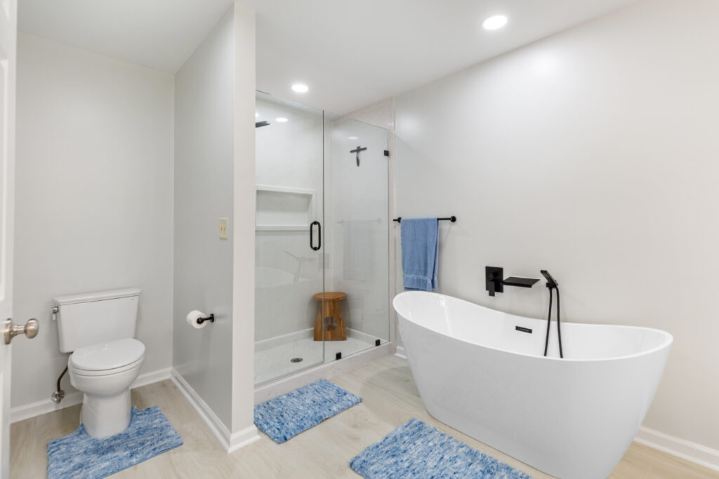 Renovated Bathroom, modern tub, tile shower, home for sale in Old Big Cove Area, in Huntsville Alabama by top Realtor John Wesley Brooks