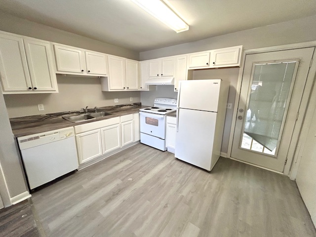 White kitchen, Renovated kitchen, LVP flooring, Quad for sale in Huntsville, Top Realtor in Huntsville John Wesley Brooks, Real Estate Investment