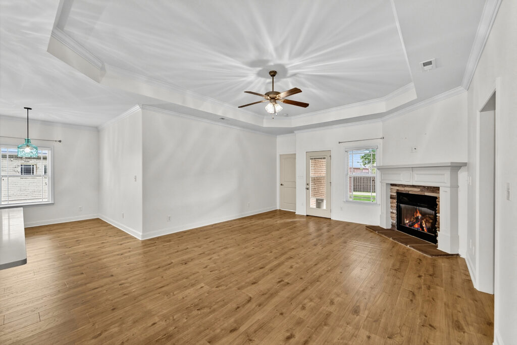 Upgraded home, family room view, laminated hardwoods, tall smooth ceilings, ceiling fan, fireplace, lake community, custom renovated home for sale in Huntsville, best Realtor, John Wesley Brooks